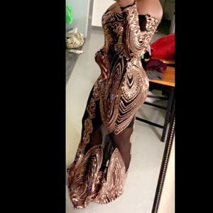 Windsor Strapless Black and Gold Sequin long dress. Size L